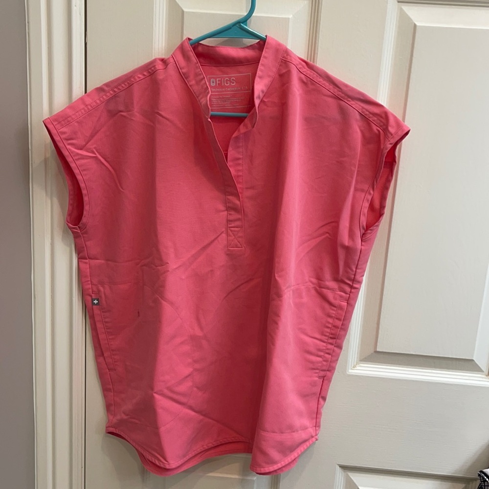 FIGS S Rafaela top Neon Pink